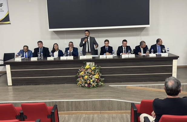 Câmara realiza primeira sessão solene de 2026 em homenagem a entidades e personalidades