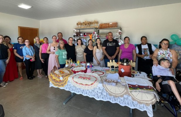 Feira do artesanato é inaugurada na praça Clevelândia