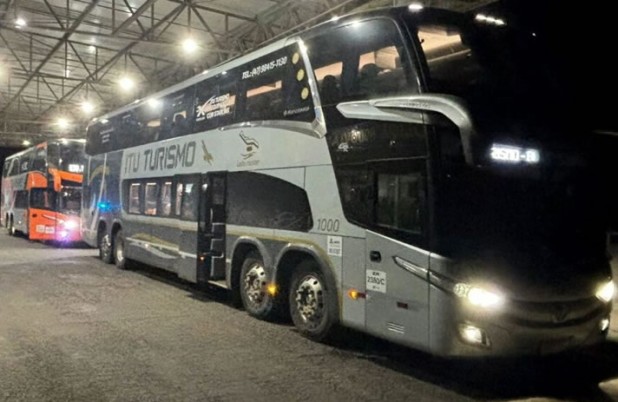 Polícia Federal de Dionísio Cerqueira aborda dois ônibus e identifica 125 argentinos em situação migratória irregular