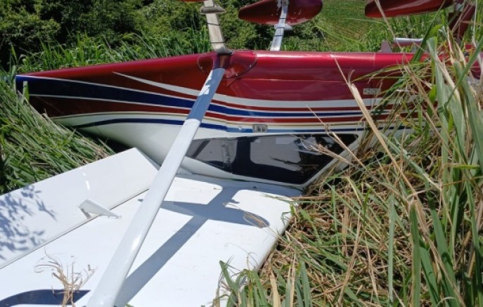 Avião faz pouso de emergência em plantação no interior de Iraceminha após pane no motor