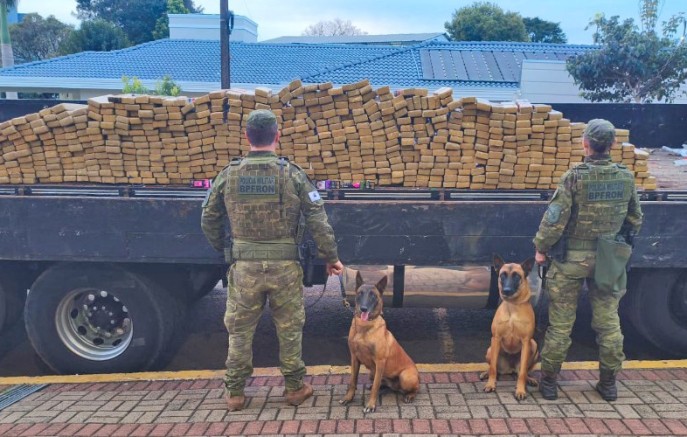 BPFRON e Polícia Federal apreendem 550 quilos de maconha e causam prejuízo de R$ 2 milhões ao crime