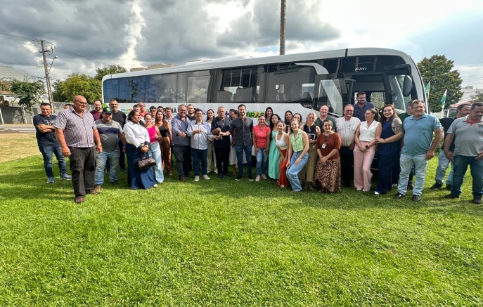 Município recebe ônibus de R$ 855 mil para transporte de pacientes da saúde