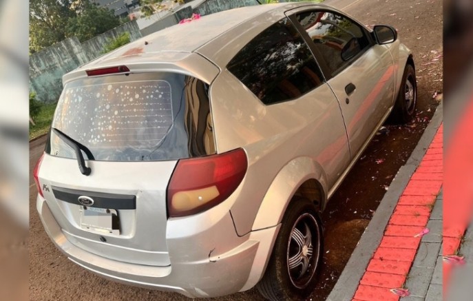 Veículo é furtado durante a madrugada em frente à Secretaria de Saúde