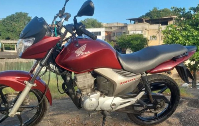 Motocicleta é furtada durante a noite no Bairro Parque das Embaúvas