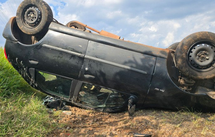 Veículo capota na BR-163, entre o Campo do Palmeirinha e a Vila Rural