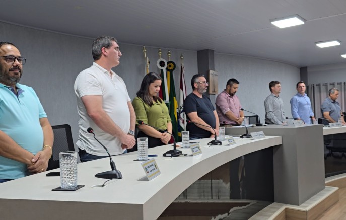 Câmara de Vereadores apresenta três projetos e aprova requerimento na 27ª sessão