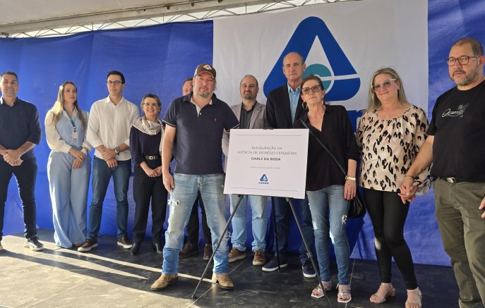 Casan inaugura agência com homenagem a Darli da Rosa, primeiro funcionário da companhia