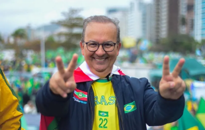 Jorginho Mello é reeleito governador de Santa Catarina com 68,32% dos votos