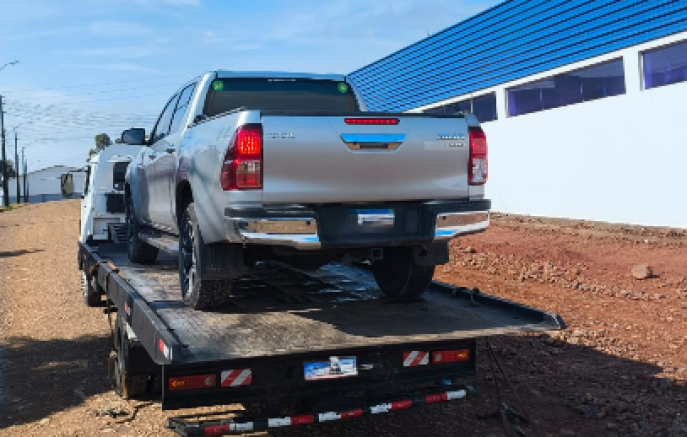 Homem é preso por receptação de Toyota Hilux furtada