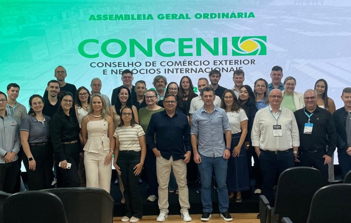 Núcleo de comércio exterior participa de assembleia geral do Conceni