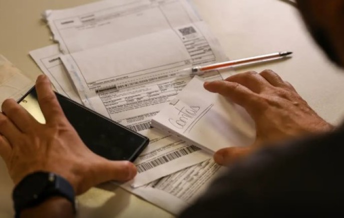 Salário mínimo de R$ 1.621 começa a ser pago nesta segunda