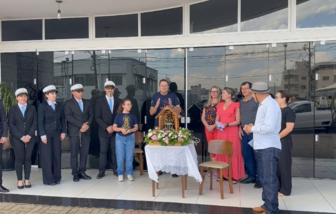 Imagem de Nossa Senhora Aparecida percorre comunidades de Barracão em preparação para a Novena