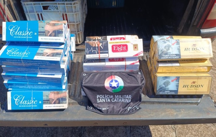 Homem é preso por contrabando de cigarros após apreensão de 190 pacotes