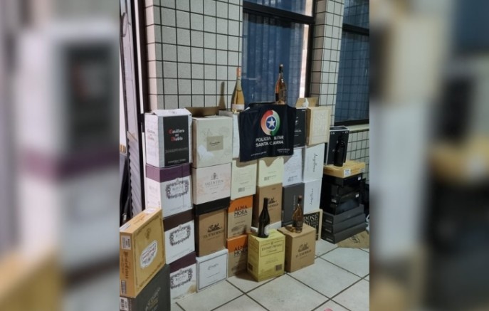 Polícia Militar apreende bebidas argentinas sem desembaraço aduaneiro na BR-163