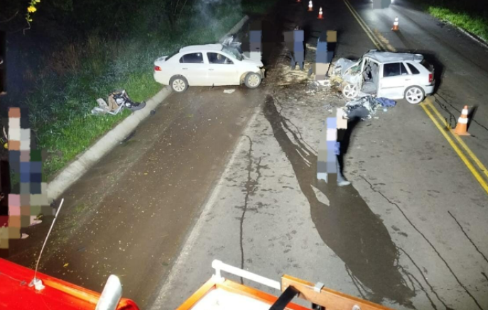 Colisão frontal deixa um morto e dois feridos na BR-282