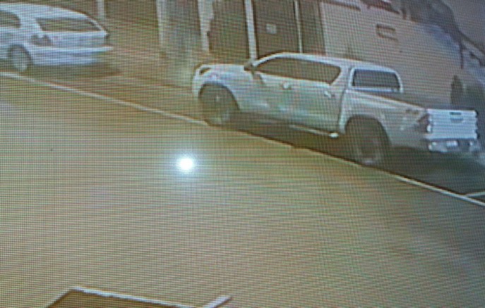 Caminhonete é furtada em frente à APAC no centro de Barracão; ação foi registrada por câmeras