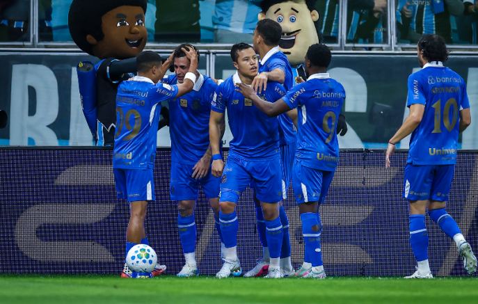 Grêmio vira sobre a Chapecoense e volta a vencer no Brasilerão