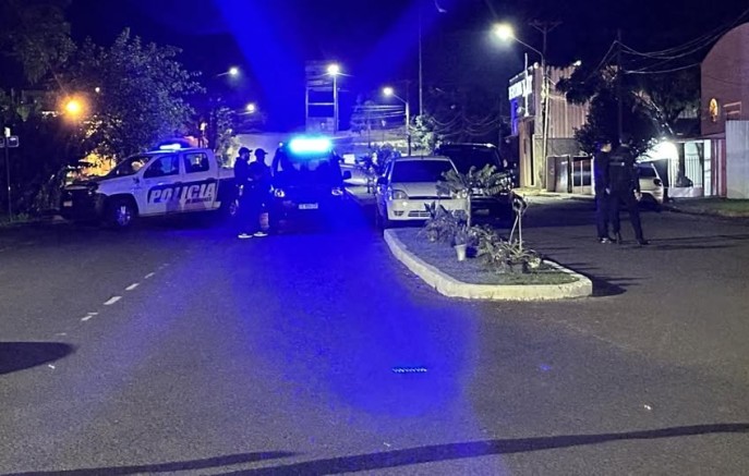 Brasileiro é morto a tiros em bar e suspeitos fogem para o Brasil