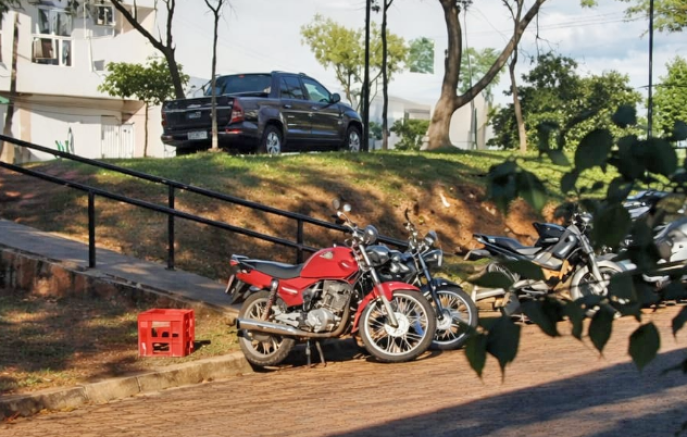 Caminhonete é roubada à mão armada e levada para a Argentina