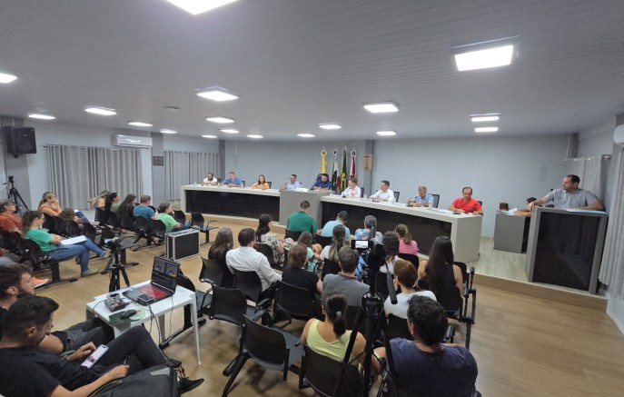 Câmara de Dionísio Cerqueira aprova projetos importantes e rejeita reposição salarial do Legislativo