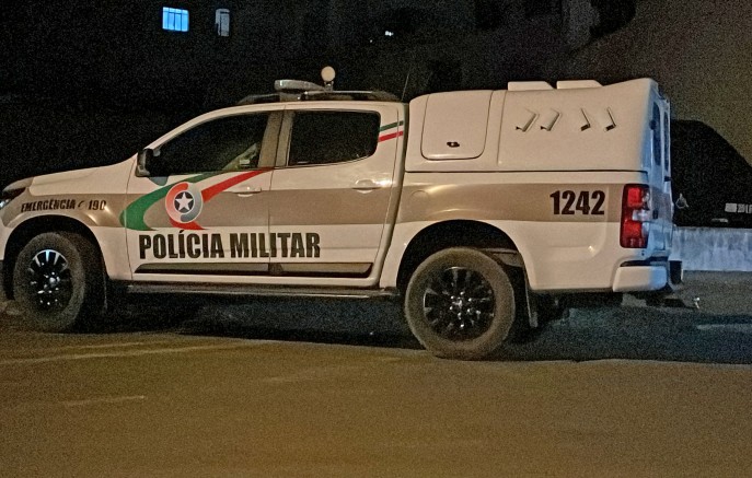 Homem é preso após ameaçar matar a própria mãe e incendiar casa