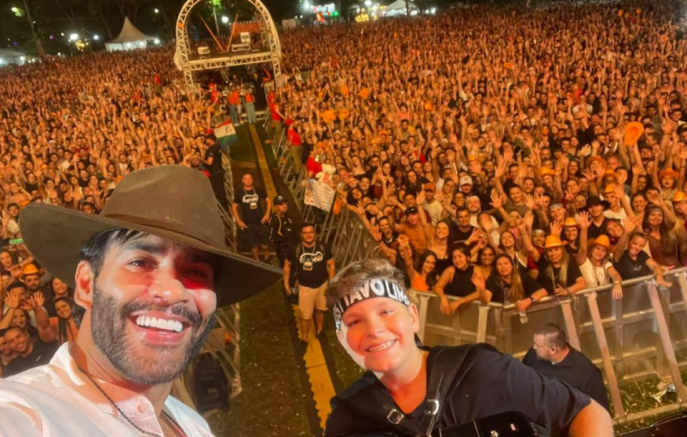 De Dionísio Cerqueira para um palco de 80 mil pessoas: jovem gaiteiro vive noite inesquecível ao lado de Gusttavo Lima