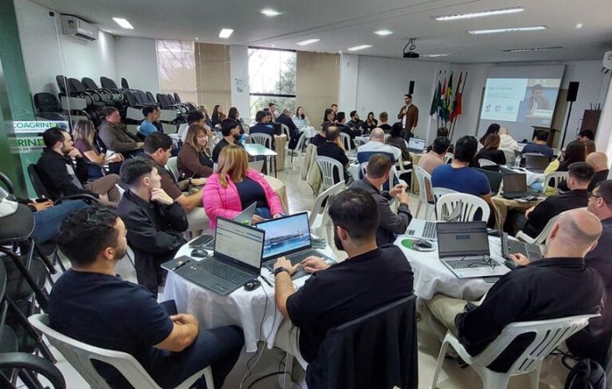 Curso prepara profissionais da fronteira para mudanças no processo de importação