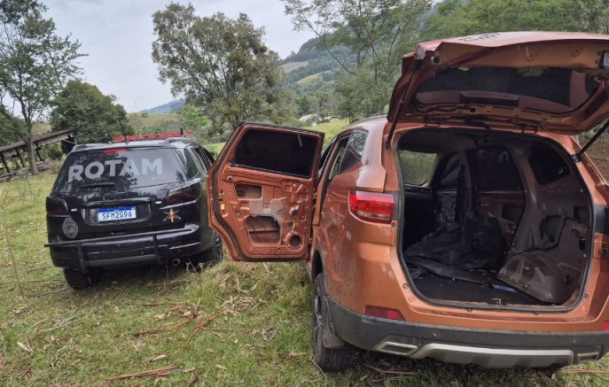 Homem é localizado após fuga e mercadorias estrangeiras são apreendidas em área rural
