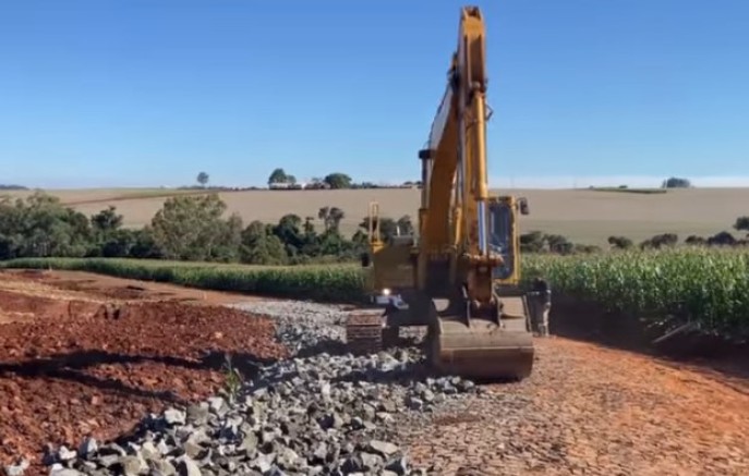Administração inicia obras preparatórias para asfaltamento entre Linha 3 Irmãos e Vista Gaúcha
