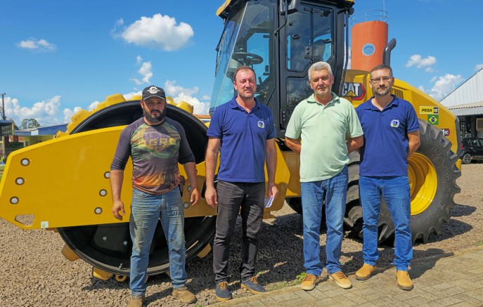 Município recebe novo rolo compactador para reforçar infraestrutura