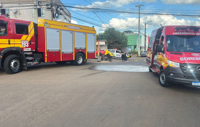 Acidente entre veículo e triciclo elétrico deixa homem ferido