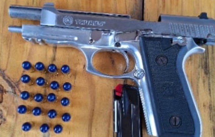 Homem é preso por porte ilegal de arma após confusão por aluguel