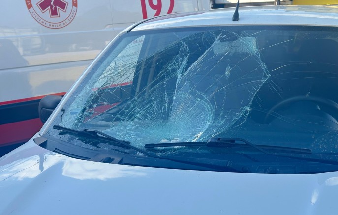 Ciclista fica ferido após ser atingido por veículo na Rua 15 de Novembro