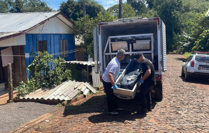 Casal é encontrado morto dentro de casa