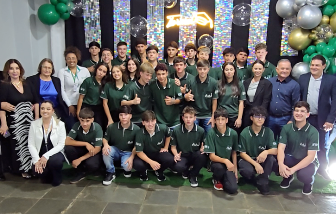 Programa Jovem Aprendiz forma adolescentes em Avicultura de Postura e Corte no Grupo Carminatti