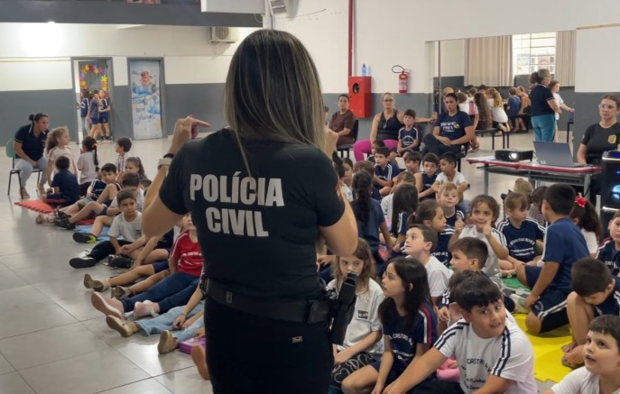 Polícia Civil realiza palestras contra o bullying na escola Castro Alves