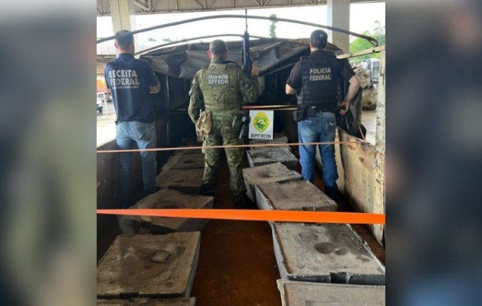 Carreta carregada com blocos de chumbo é apreendida em ação conjunta do BPFron, Polícia Federal e Receita Federal