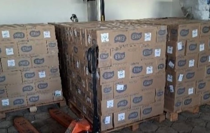 Polícia Militar apreende mais de 800 pares de tênis e 48 mil sabonetes