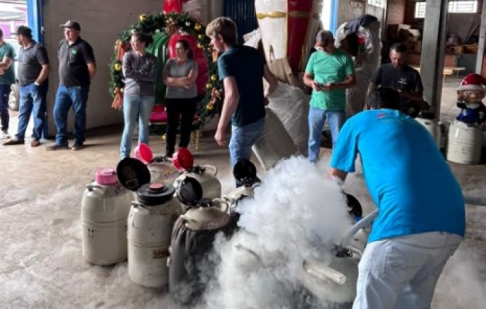 Secretaria de Agricultura entrega nitrogênio e materiais para produtores rurais