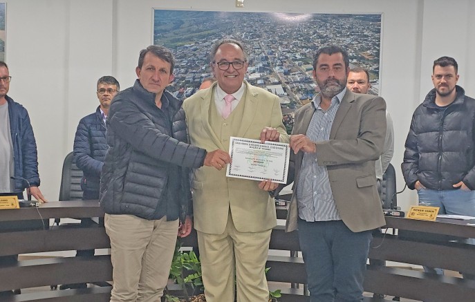 Carlos Alberto Santin é homenageado pela Câmara de Vereadores