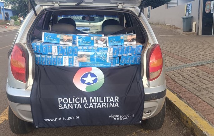 Casal é preso com carga de cigarros contrabandeados após fuga da polícia