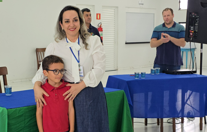 162 óculos são entregues a crianças e adolescentes pelo programa Bons Olhos Paraná