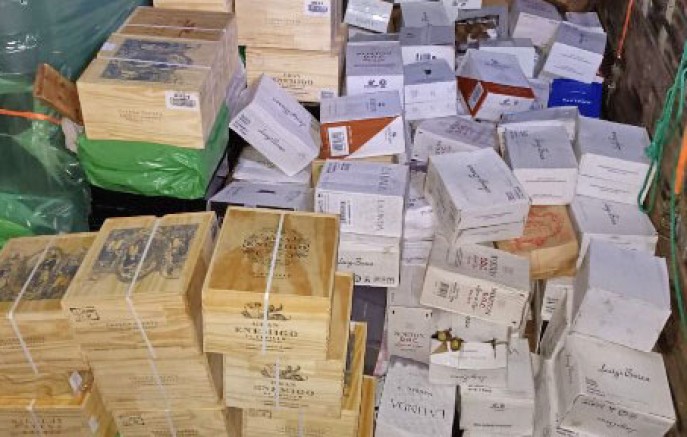 Carreta com 3,6 mil garrafas de vinho argentino é apreendida em ação conjunta