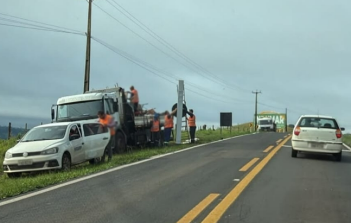 Radar de velocidade começa a ser instalado na Curva do Guareschi