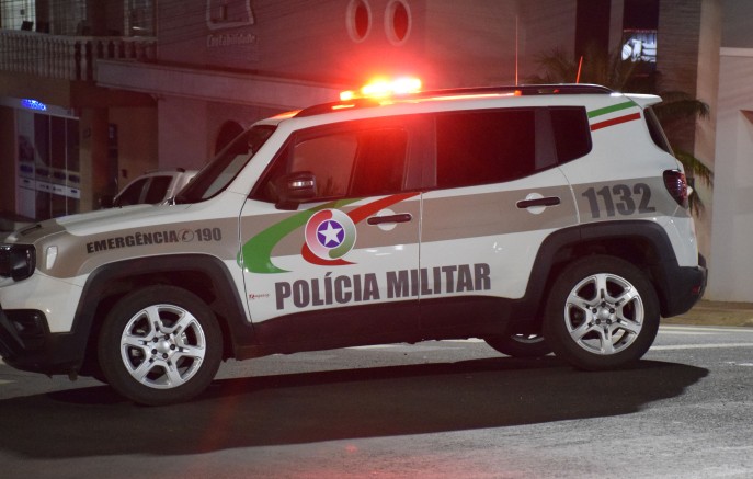 Homem é rendido por assaltante armado e tem caminhonete levada para a Argentina