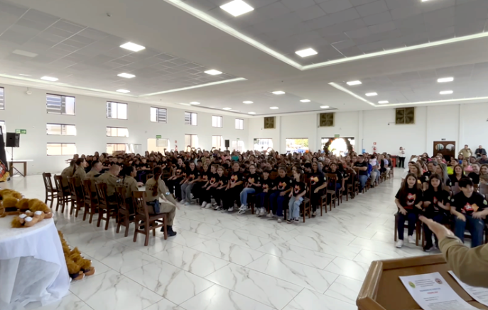 Formatura do PROERD reforça laços entre escola, polícia e famílias
