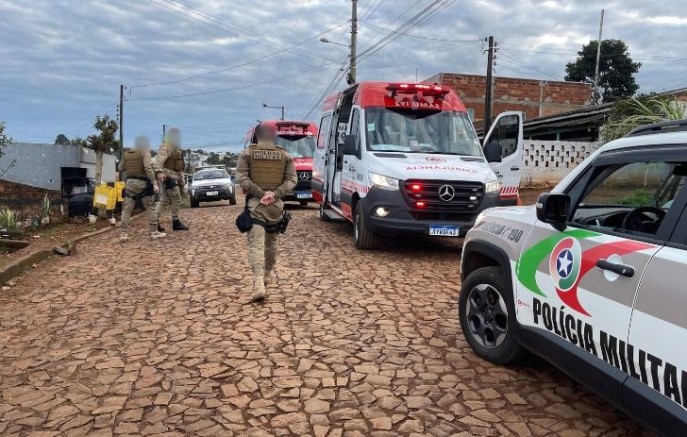 Homem invade festa, efetua disparos e deixa três pessoas feridas