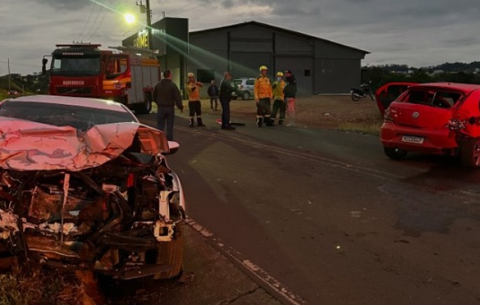 Motorista e duas crianças ficam feridos em colisão na BR-163