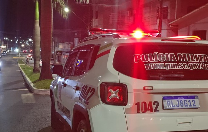 Homem ameaça vítima com facão no centro e acaba autuado