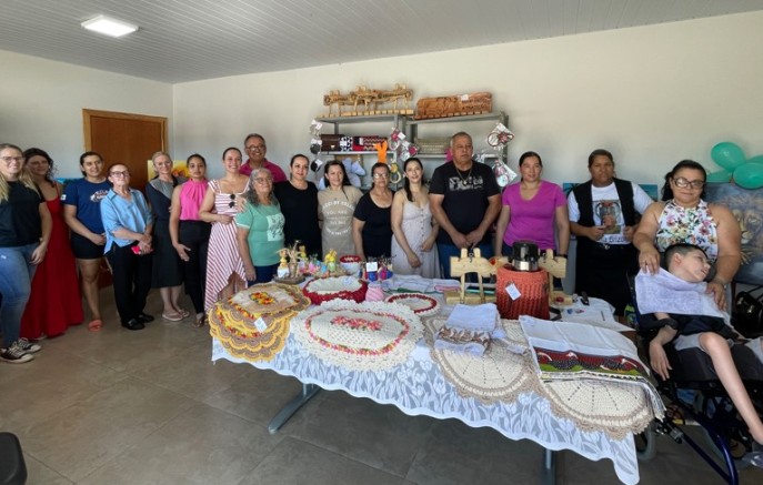 Feira do artesanato é inaugurada na praça Clevelândia